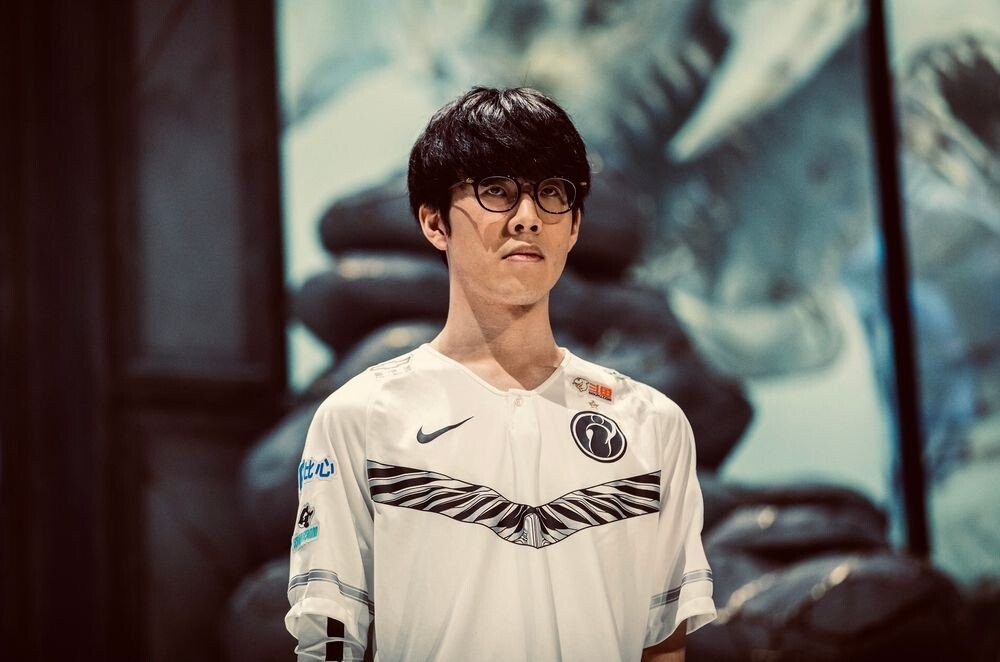 她不仅为自 她不仅为自